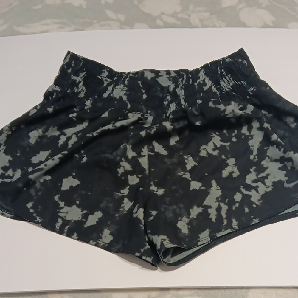 Nike Women's Black and Gray Athletic Shorts